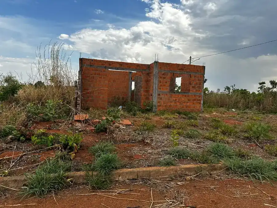 Casa em construção em lote do Residencial Santa Mônica, Planaltina de Goiás (GO)