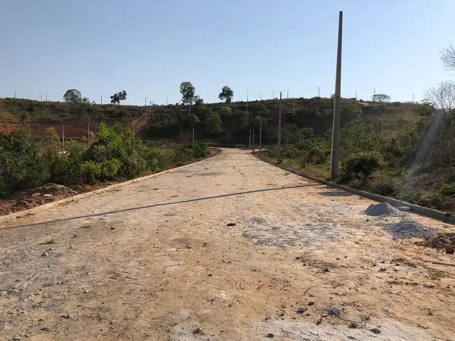 Rua K do Loteamento Morada do Valle com calçamento em bloquete, Teófilo Otoni (MG)