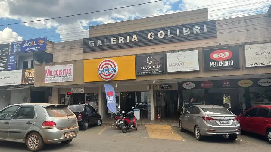 Fachada da Galeria Colibri, onde fica o plantão de vendas do Residencial Santa Mônica, Planaltina de Goiás (GO)